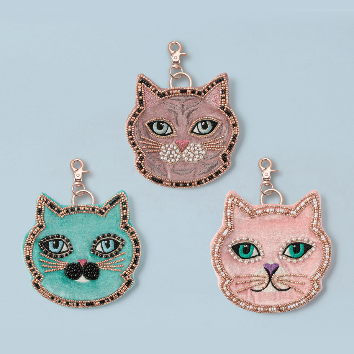 《予約:10月下旬》猫ビーズ刺繍キーポーチ