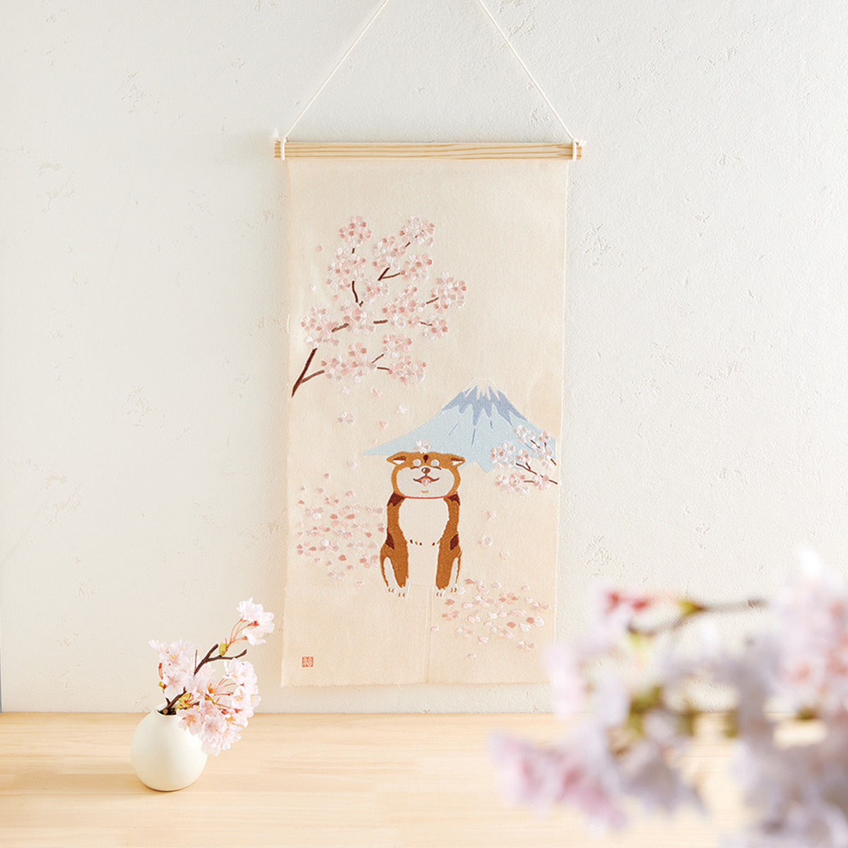 【空間を華やかに彩る】刺繍タペストリー 桜富士 柴犬 ジャパネスクモチーフ