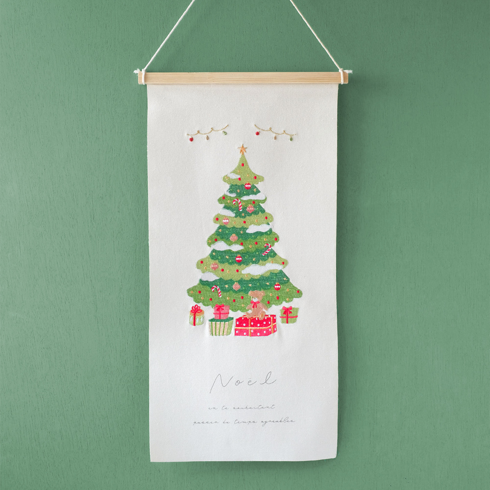 《予約：8月下旬入荷》【クリスマス】刺繍タペストリー クリスマスツリー
