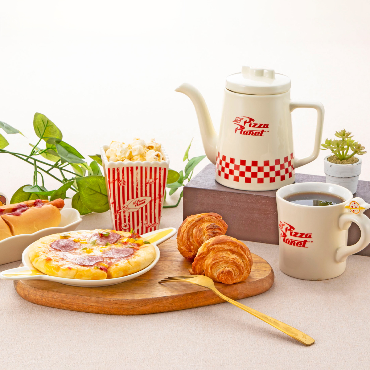 【Disney】ディズニー トイ・ストーリー ピザプラネット ティーポット&プレート&マグカップ 食器 皿