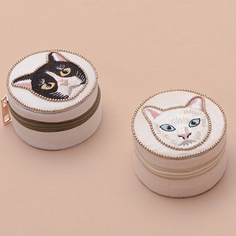 【東京かんかん】ビーズ刺繍ラウンドケース 鳥&猫 ハンドメイド