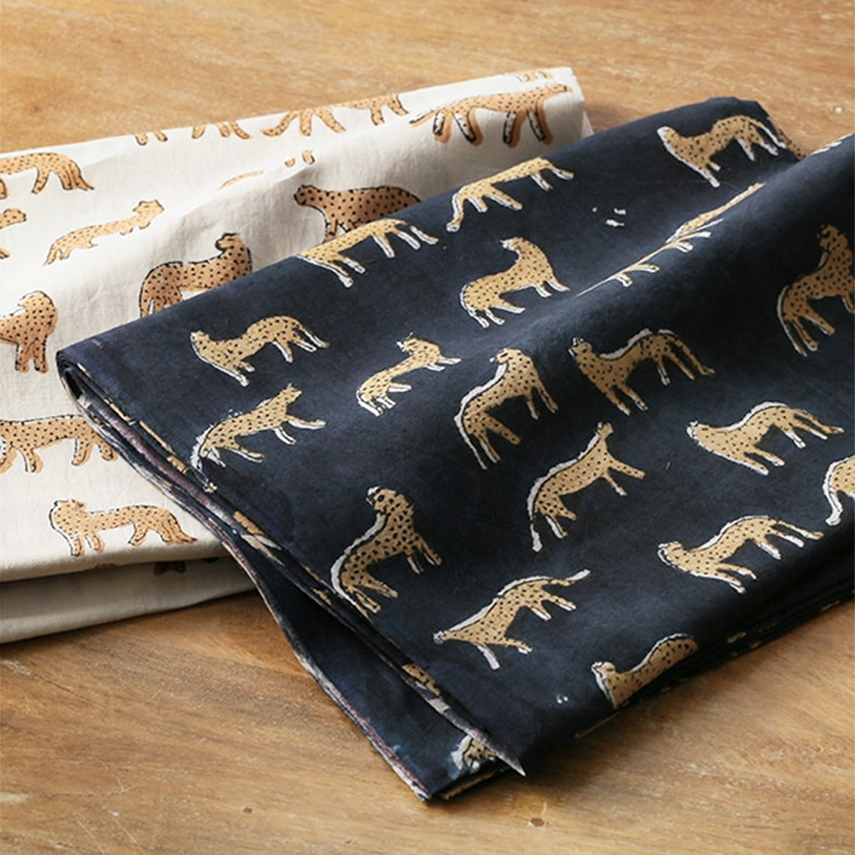 【東京かんかん】レオパードブロックプリント マルチカバー ブラック ホワイト